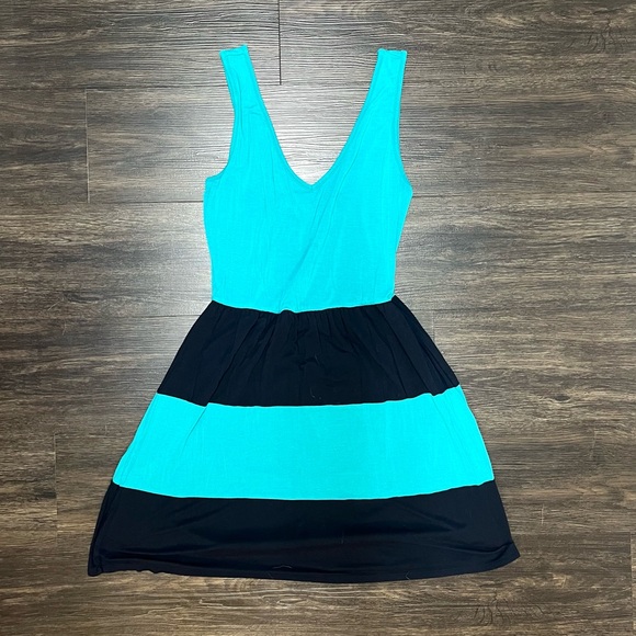 Seafoam and Black Sundress - Picture 3 of 6